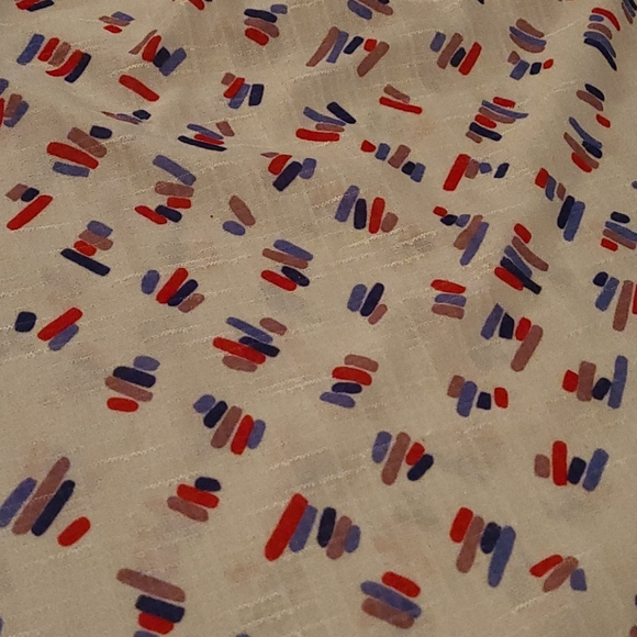 White & pattern blouse - Picture 2 of 6